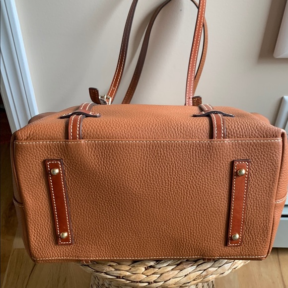 DOONEY & BOURKE Tote with Structured Design and Double Straps - Picture 3 of 6